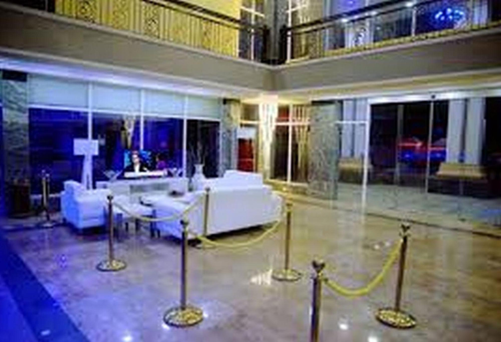 Room In Lodge - Hampton Towers Spa Asaba Exterior foto