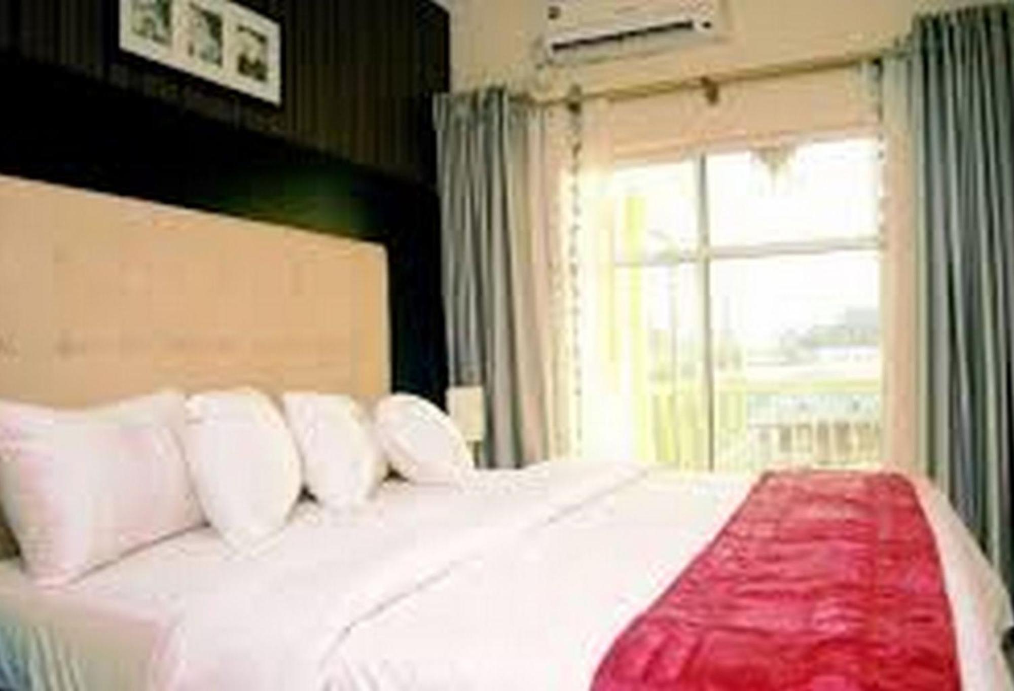 Room In Lodge - Hampton Towers Spa Asaba Exterior foto