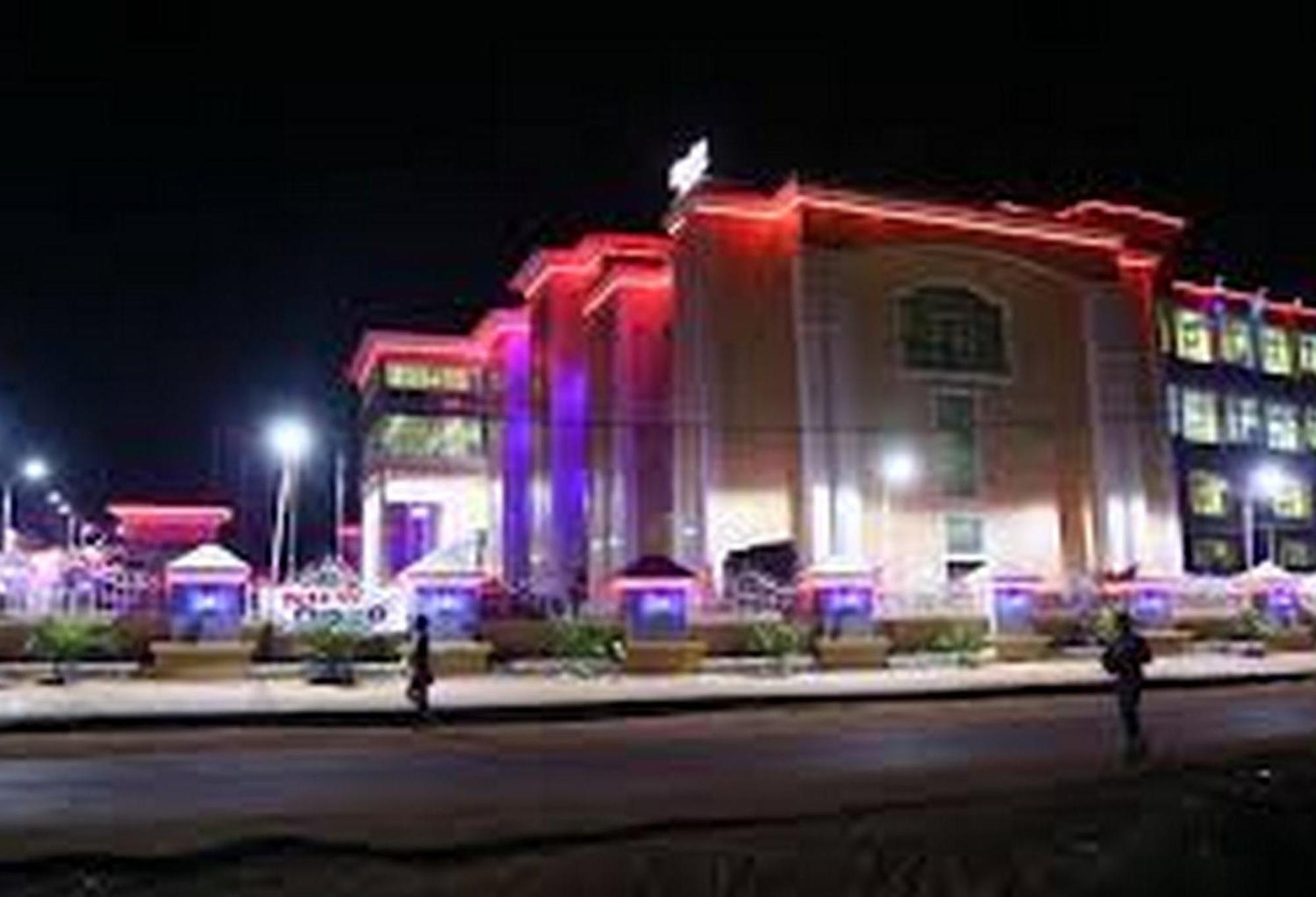 Room In Lodge - Hampton Towers Spa Asaba Exterior foto