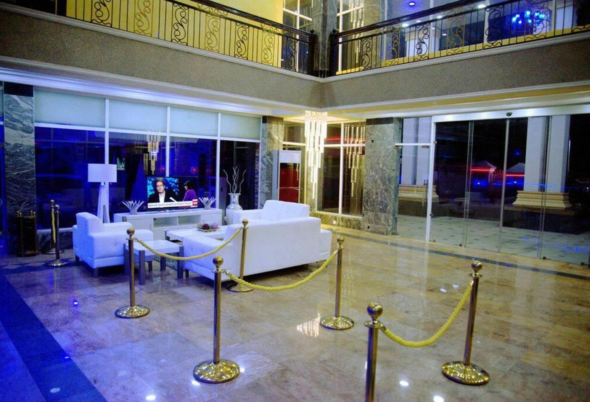Room In Lodge - Hampton Towers Spa Asaba Exterior foto